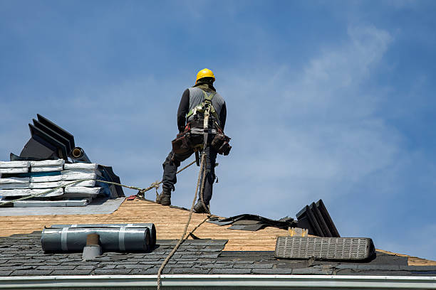 Professional Gutter Installation technician working in Cincinnati, IA